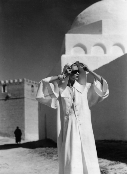 Louise Dahl-Wolfe, Natalie in Grès Coat, Kairouan, 1950