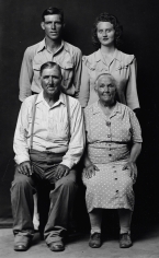 Disfarmer, Family group: Norris and Fanny massey with Roland Pearly Ann and Naomi