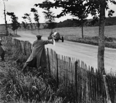 Jacques-Henri Lartigue, Grand Prix of the A.C.F., the great racing driver Nazzaro signals Wagner to accelerate, June 26, 1912