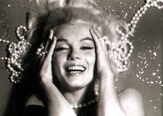 Bert Stern, Marilyn Monroe: From The Last Sitting, 1962 (Pearls, hands on head)