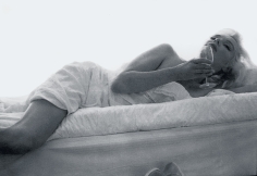 Bert Stern,Marilyn Monroe, “The Last Sitting”, In Bed With Wine