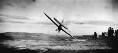 Jacques-Henri Lartigue, Gliding Competition: Pitot on the "Levasseur-Abrial Monoplane," Combegrasse, 1922