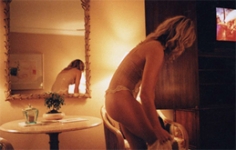 Amanda De Cadenet, Getting dressed, Texas, 2002