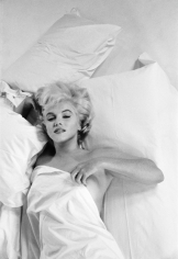 Eve Arnold, Marilyn Monroe resting between takes during a photographic studio session in Hollywood, for the making of the film "The Misfits", 1960
